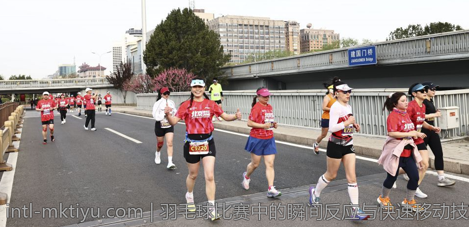 羽毛球比赛中的瞬间反应与快速移动技巧